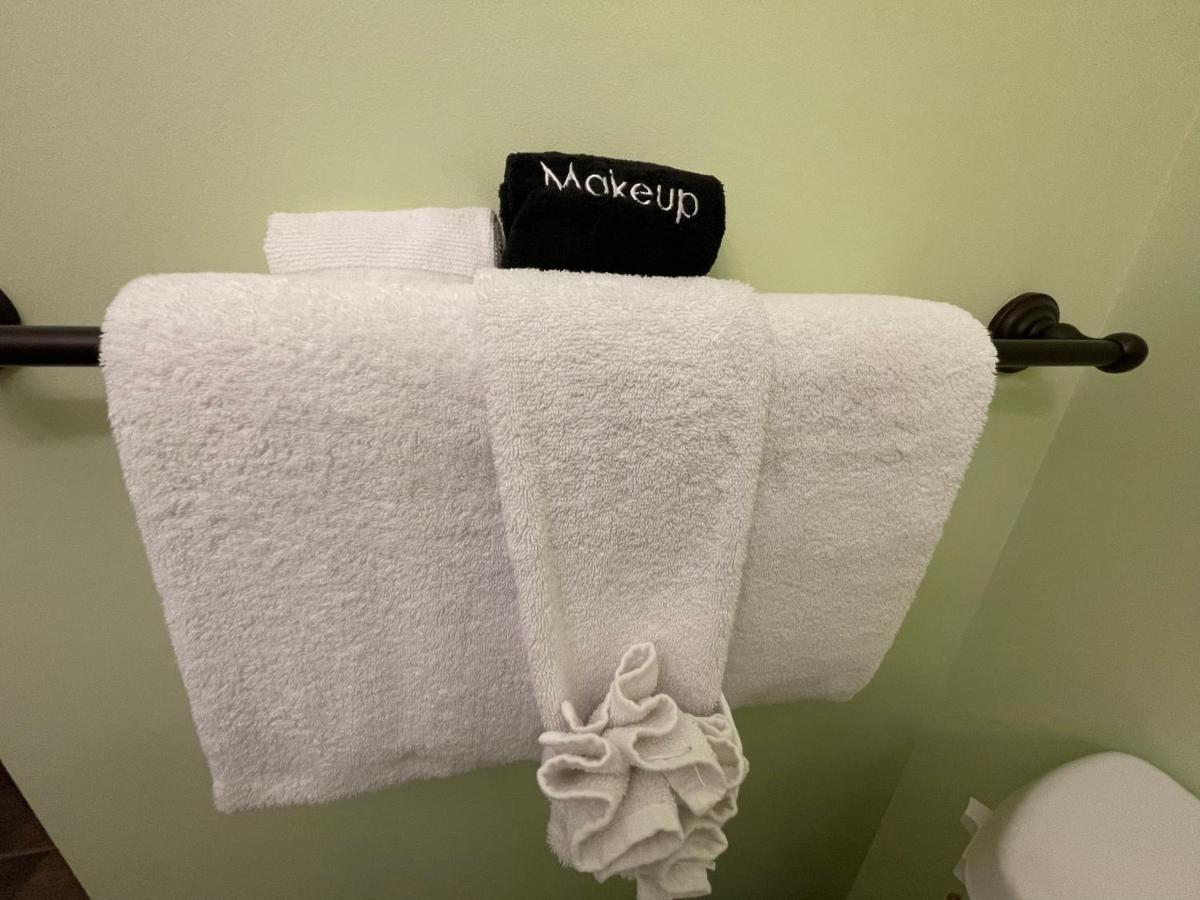 Renovated Condo, 2Br, 2Ba, Heated Pool, 3 Hot Tubs, Pets Welcome! キャンモア エクステリア 写真