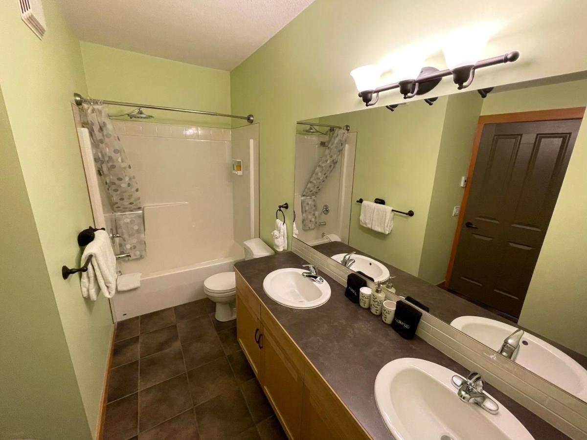 Renovated Condo, 2Br, 2Ba, Heated Pool, 3 Hot Tubs, Pets Welcome! キャンモア エクステリア 写真