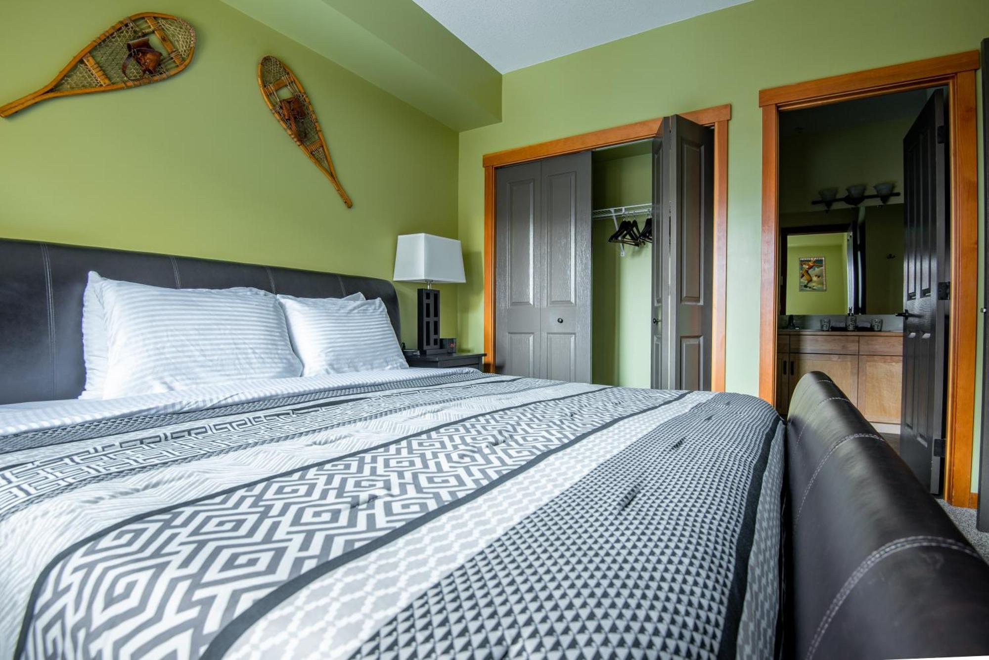 Renovated Condo, 2Br, 2Ba, Heated Pool, 3 Hot Tubs, Pets Welcome! キャンモア エクステリア 写真