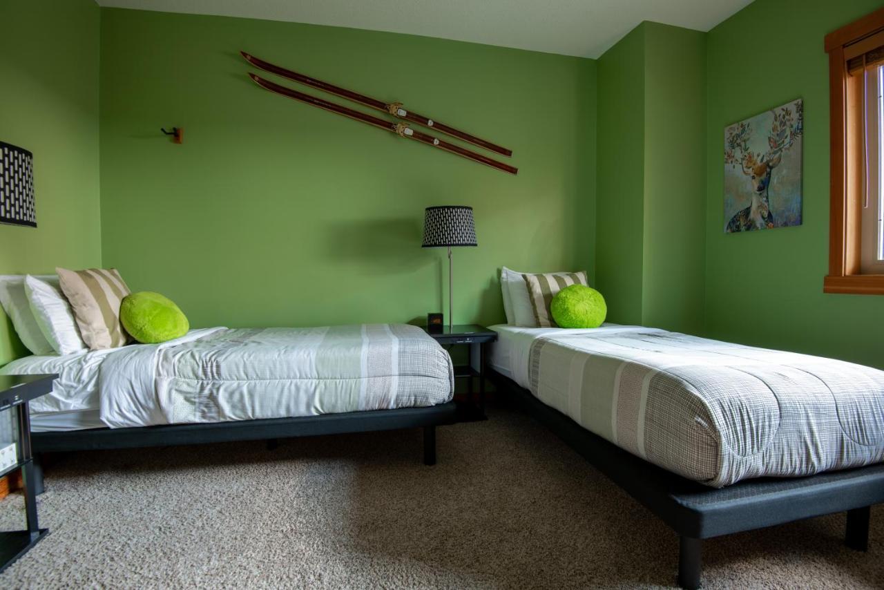 Renovated Condo, 2Br, 2Ba, Heated Pool, 3 Hot Tubs, Pets Welcome! キャンモア エクステリア 写真