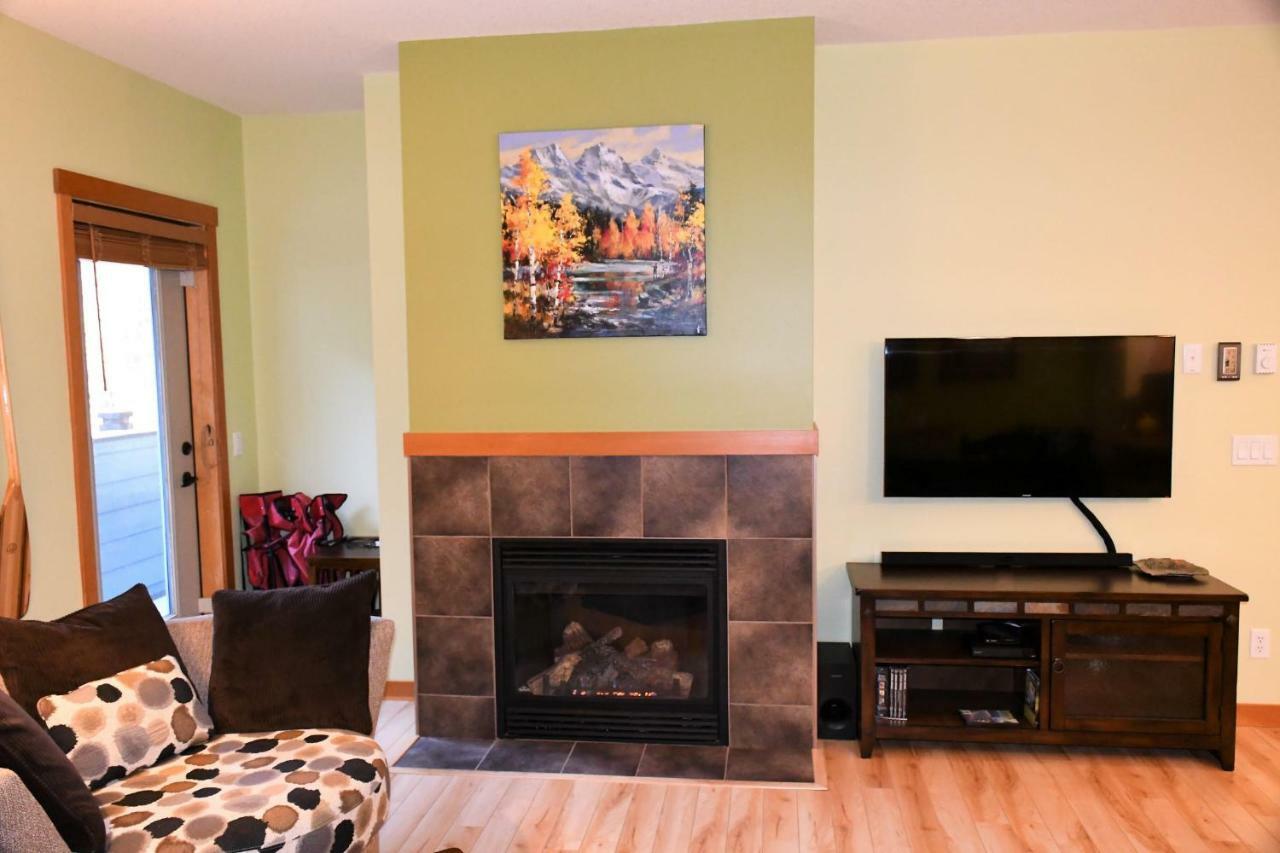 Renovated Condo, 2Br, 2Ba, Heated Pool, 3 Hot Tubs, Pets Welcome! キャンモア エクステリア 写真